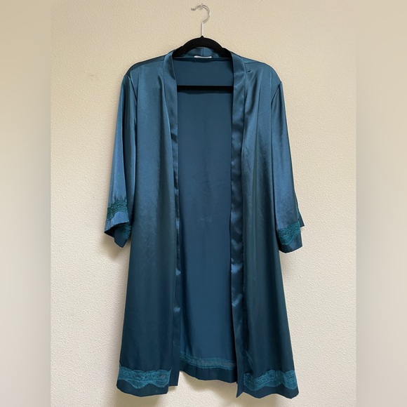 Silk Robe - Picture 5 of 8